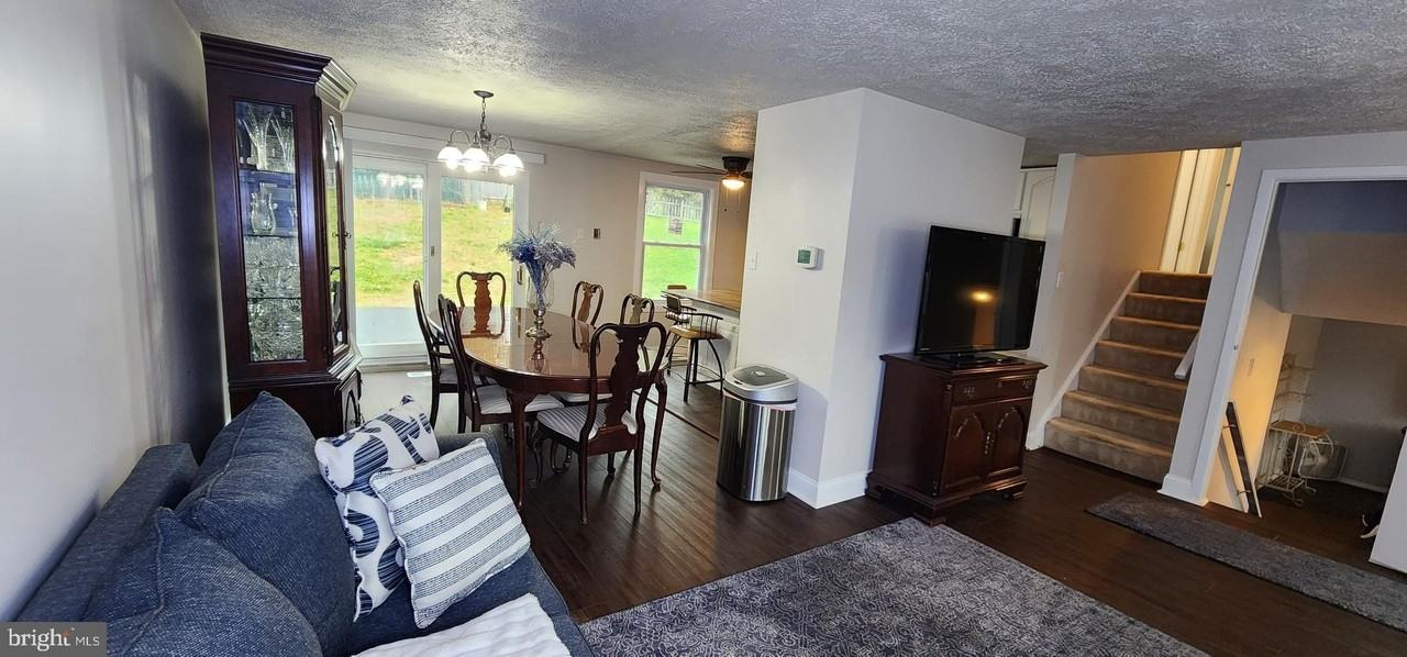 4 Big Stone Ct - Photo 2 of 21