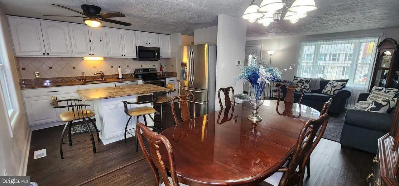 4 Big Stone Ct - Photo 3 of 21