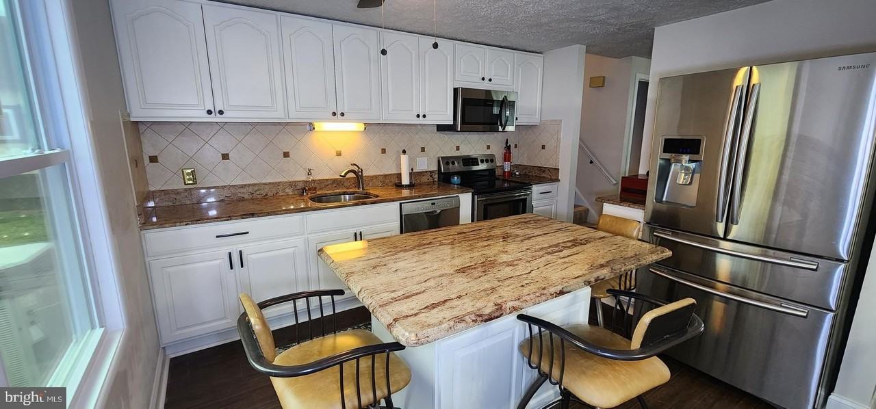 4 Big Stone Ct - Photo 4 of 21