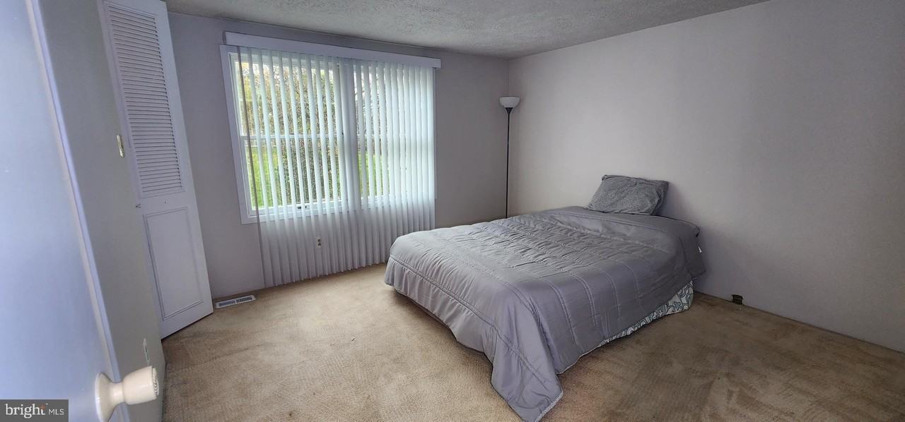 4 Big Stone Ct - Photo 7 of 21