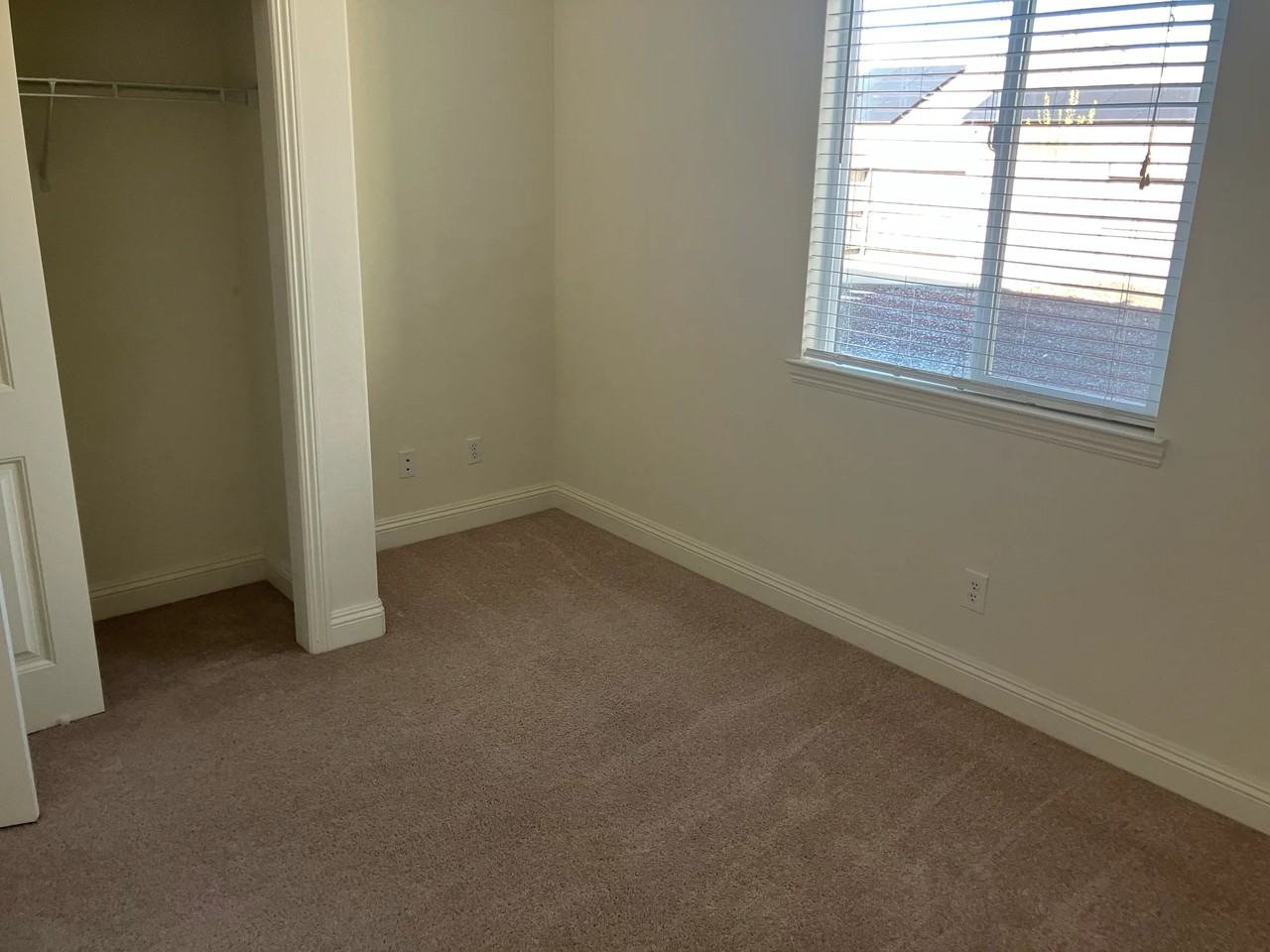1505 Radford Loop - Photo 2 of 11
