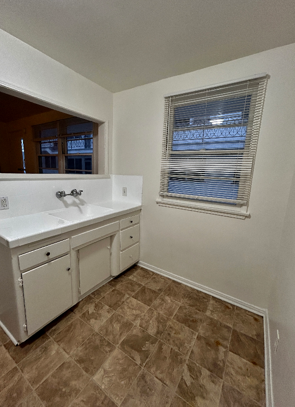 1737 N Sycamore Ave #107B - Photo 4 of 11