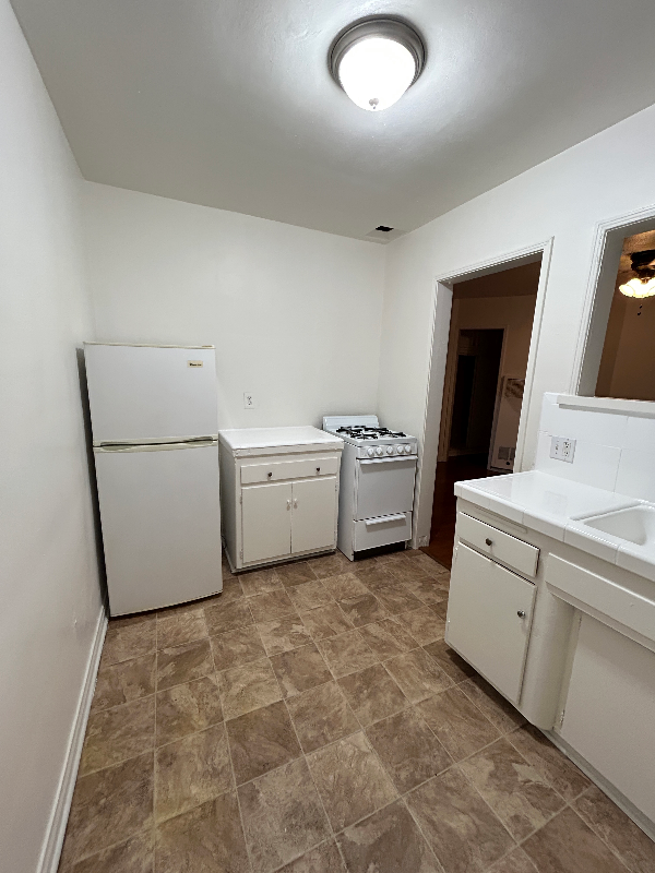 1737 N Sycamore Ave #107B - Photo 5 of 11