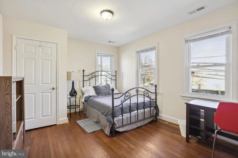 844 Sligo Ave - Photo 4 of 17