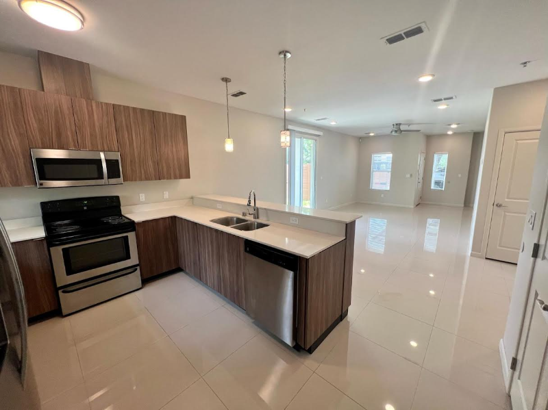 1021 E La Cantera Ave #4 - Photo 2 of 9