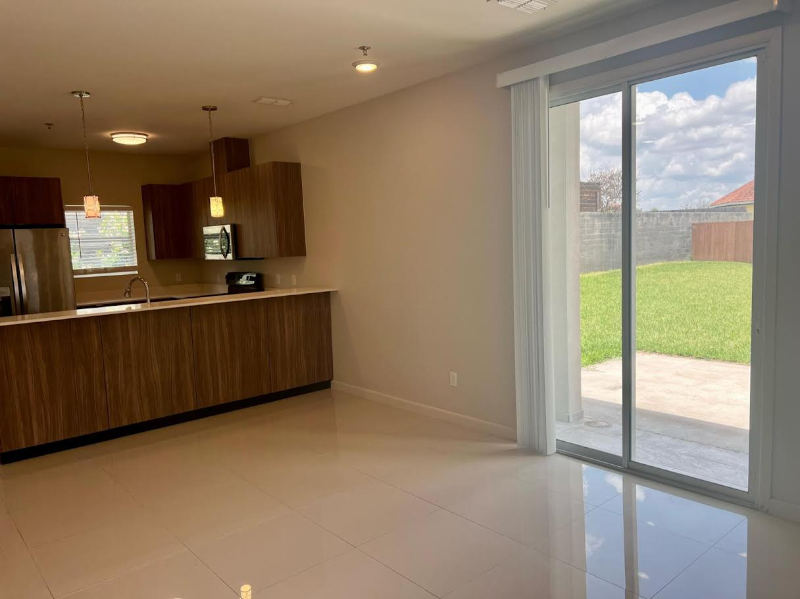 1021 E La Cantera Ave #4 - Photo 4 of 9