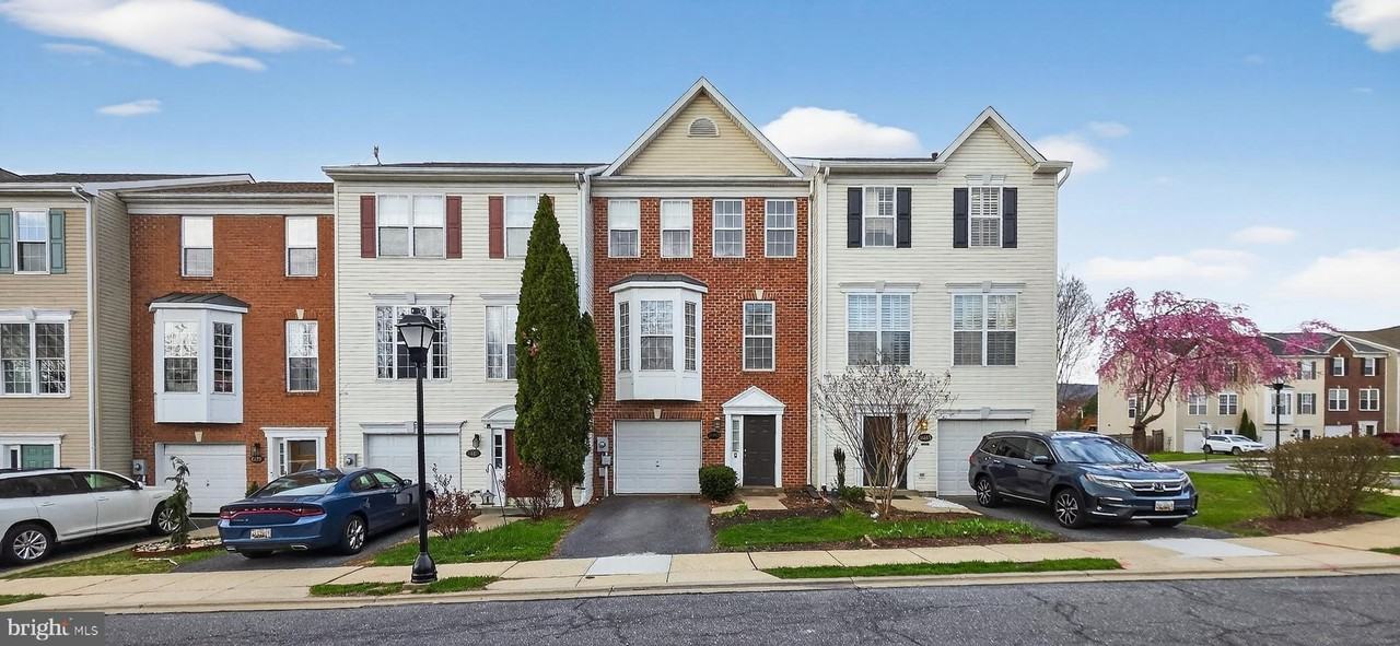 2483 Lakeside Dr - Photo 2 of 37