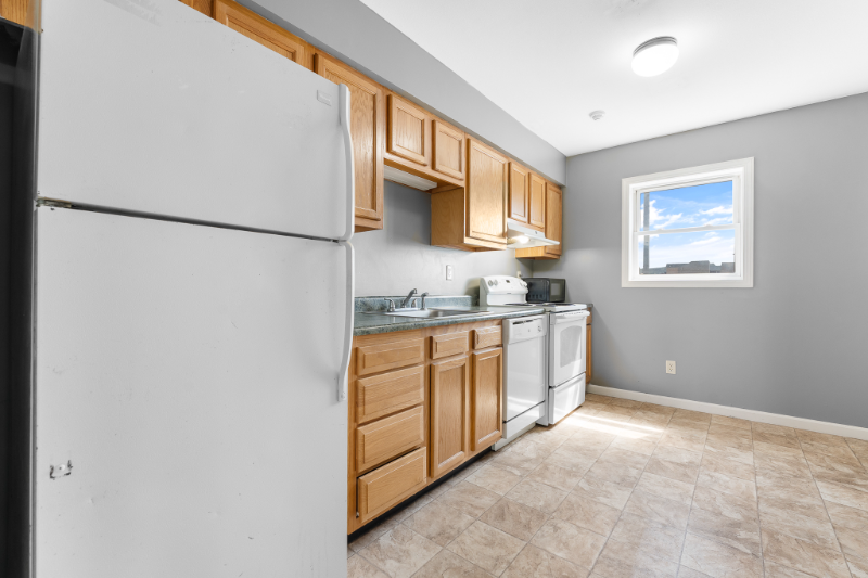 527 Grant Ave #202 - Photo 4 of 12