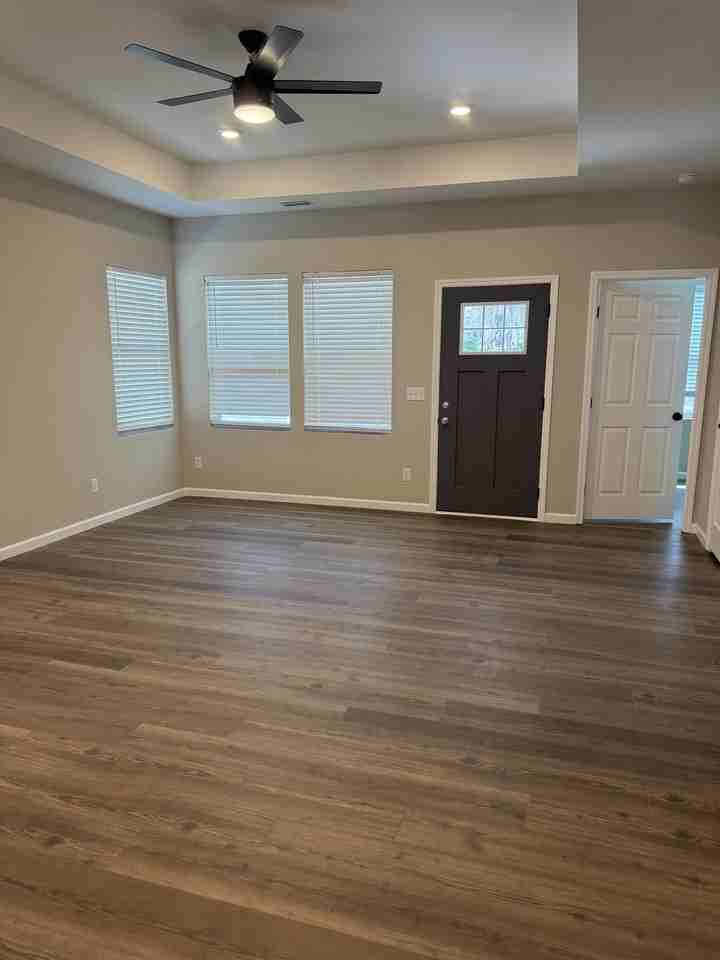 3919 Crane St - Photo 3 of 9