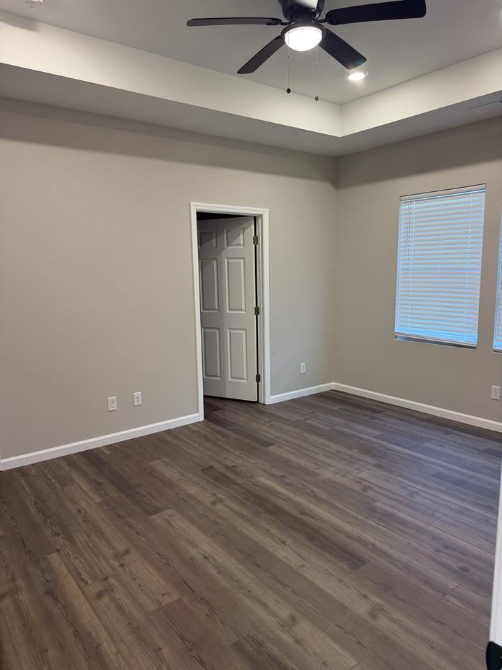 3919 Crane St - Photo 5 of 9