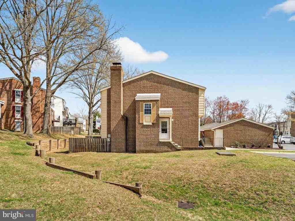 3827 Gawayne Ter - Photo 2 of 45