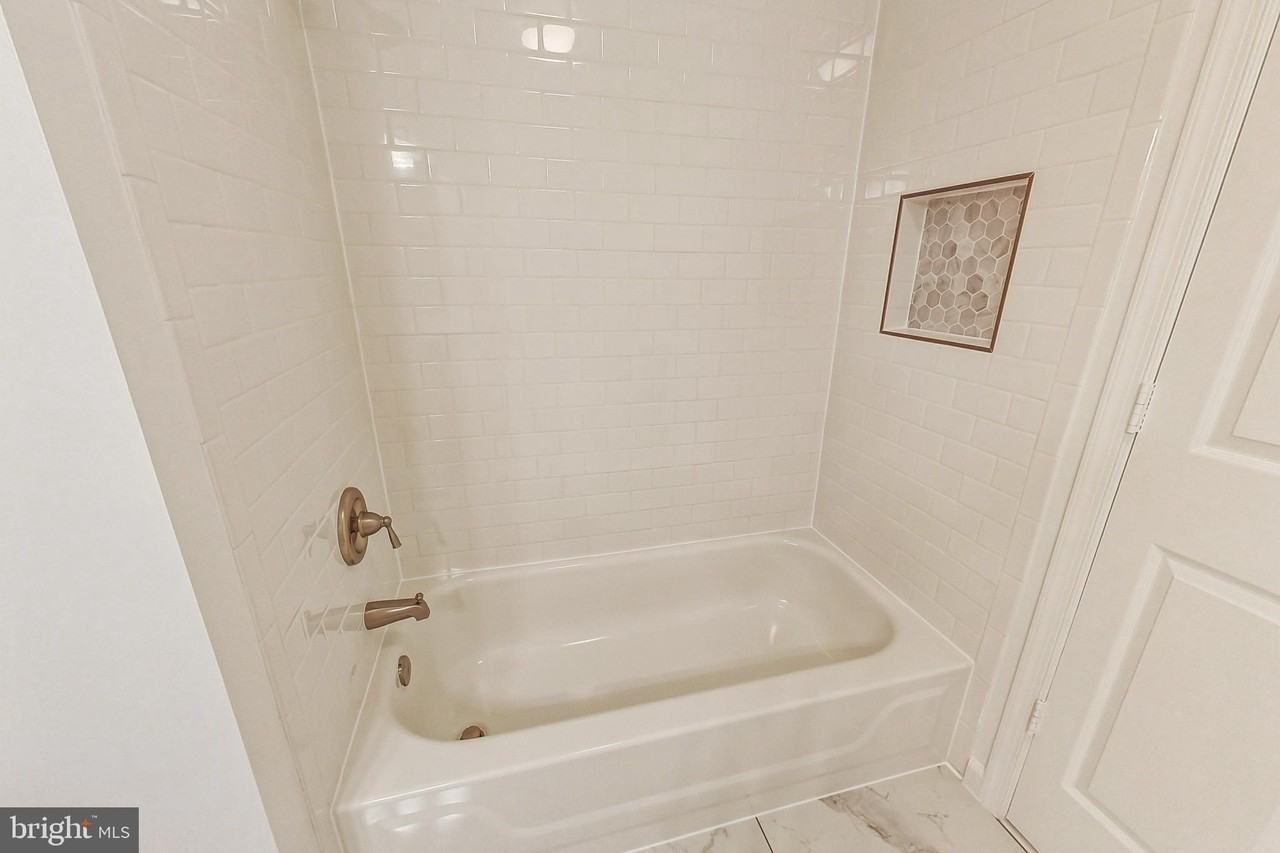 15300 Diamond Cove Ter #4 - Photo 5 of 28