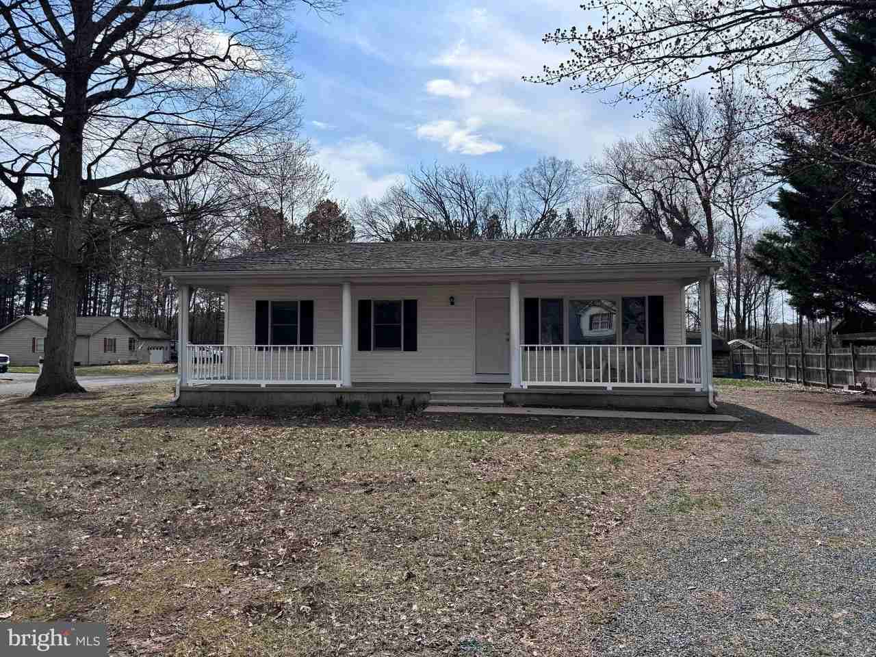 2006 Stevens Dr - Photo 2 of 12