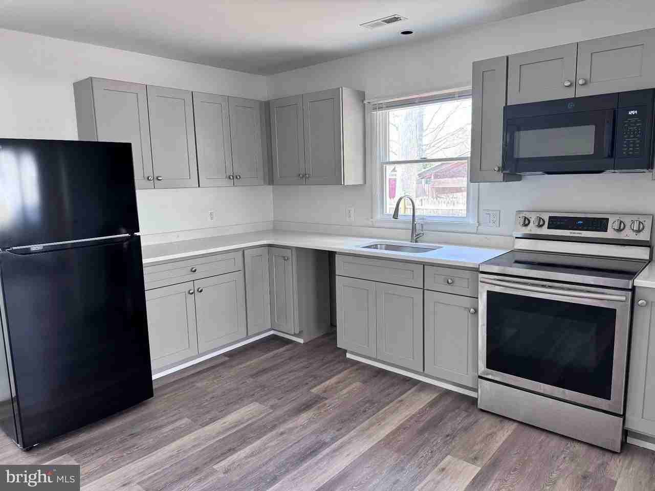 2006 Stevens Dr - Photo 4 of 12