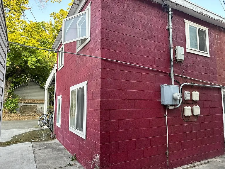 355 En #2 - Photo 3 of 8