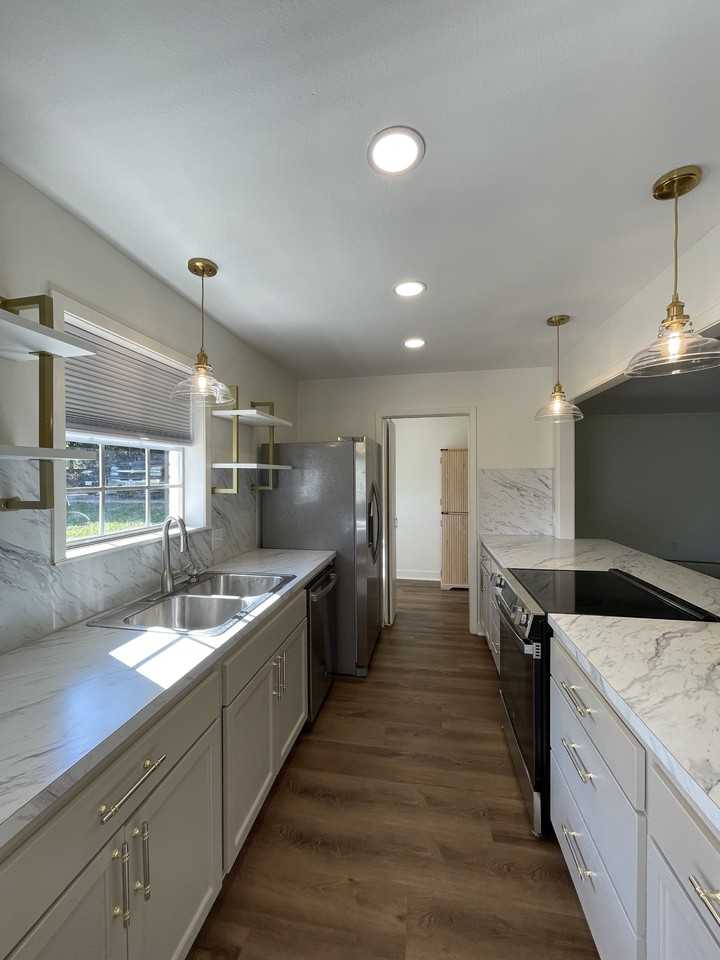 15021 Hillview Rd - Photo 6 of 19