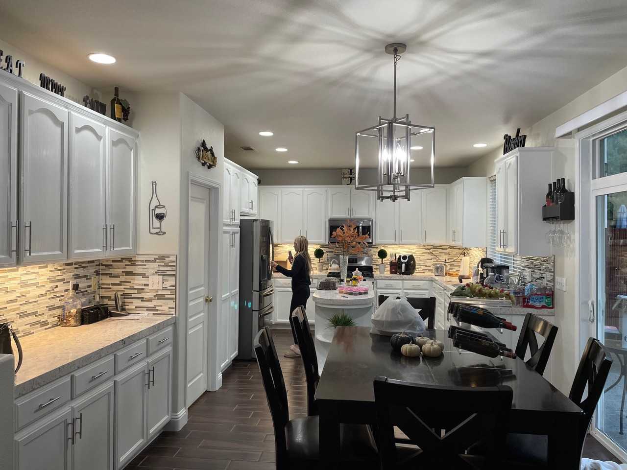 2301 Warm Springs Dr - Photo 2 of 2