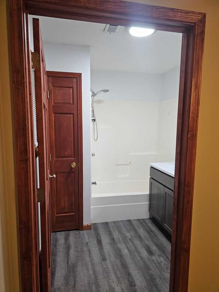 204 W State St #B - Photo 2 of 4