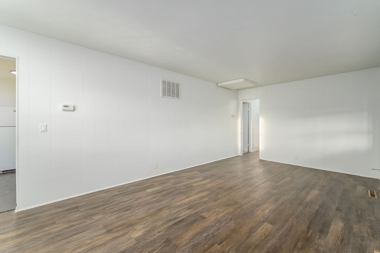 1036 E 61st St N - Photo 3 of 11