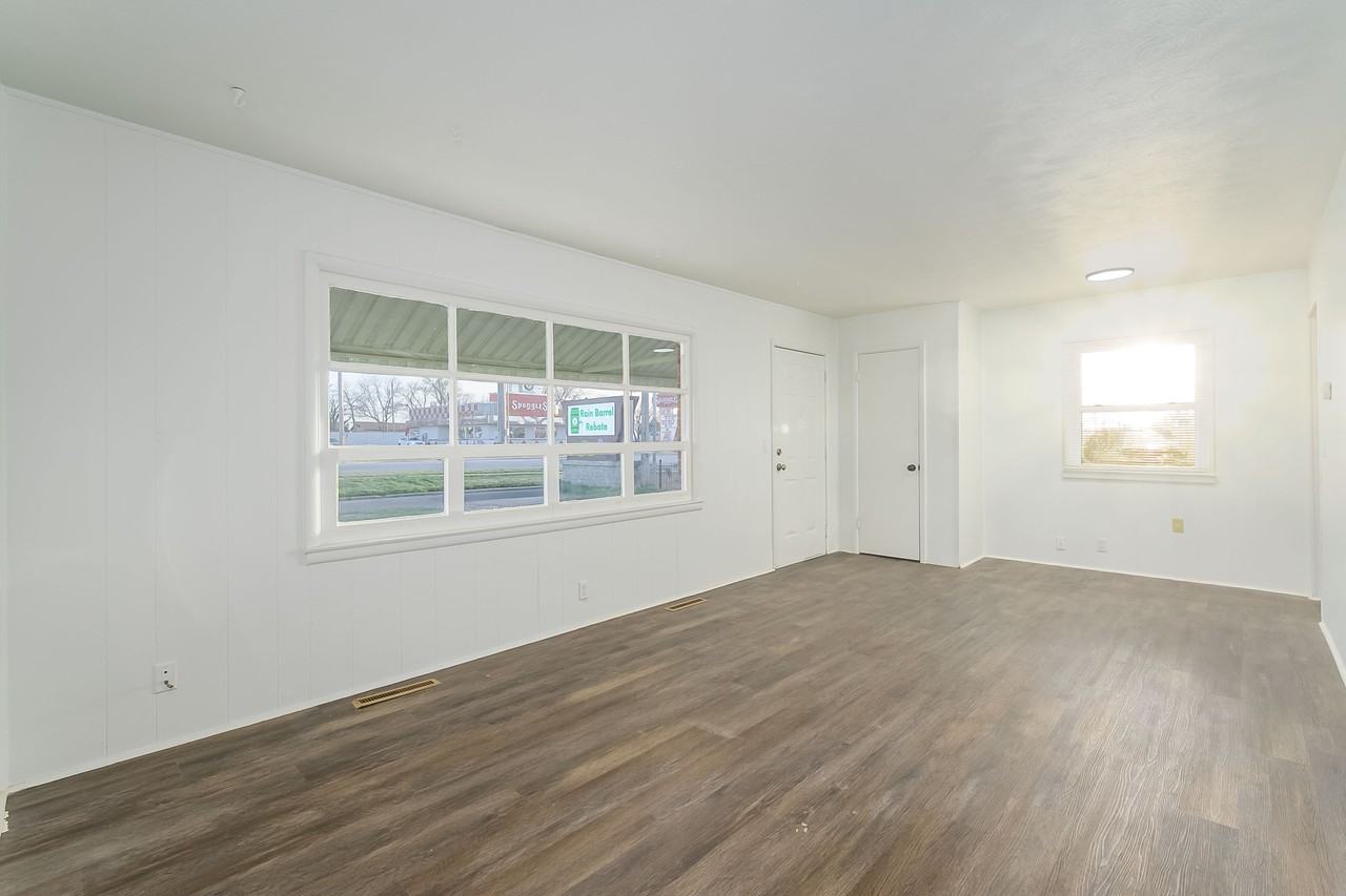 1036 E 61st St N - Photo 4 of 11