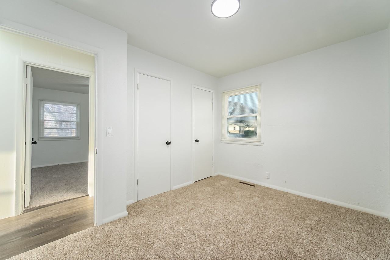 1036 E 61st St N - Photo 7 of 11