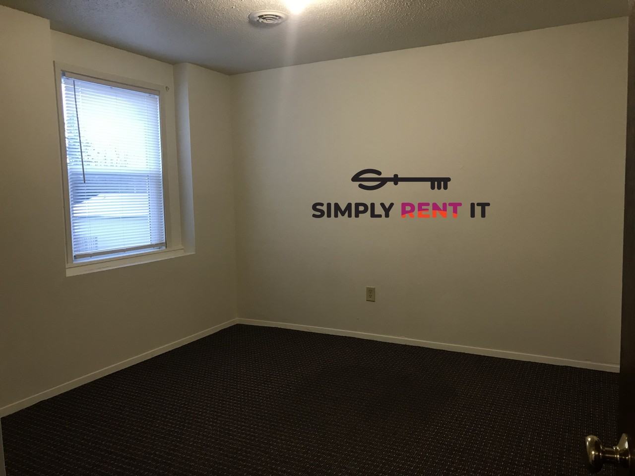 215 N Main St - Photo 4 of 12