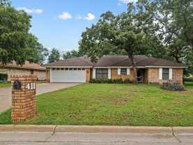 411 Bluebonnet St - Photo 1 of 1