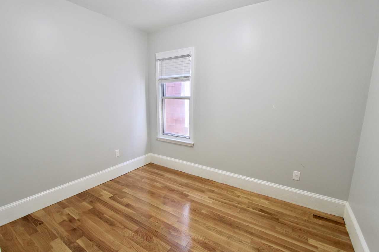 460 Saratoga St #2 - Photo 4 of 11