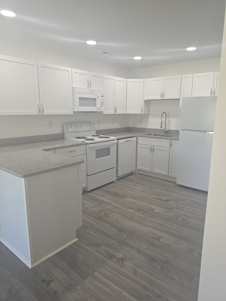 745 River Rd - Photo 4 of 17