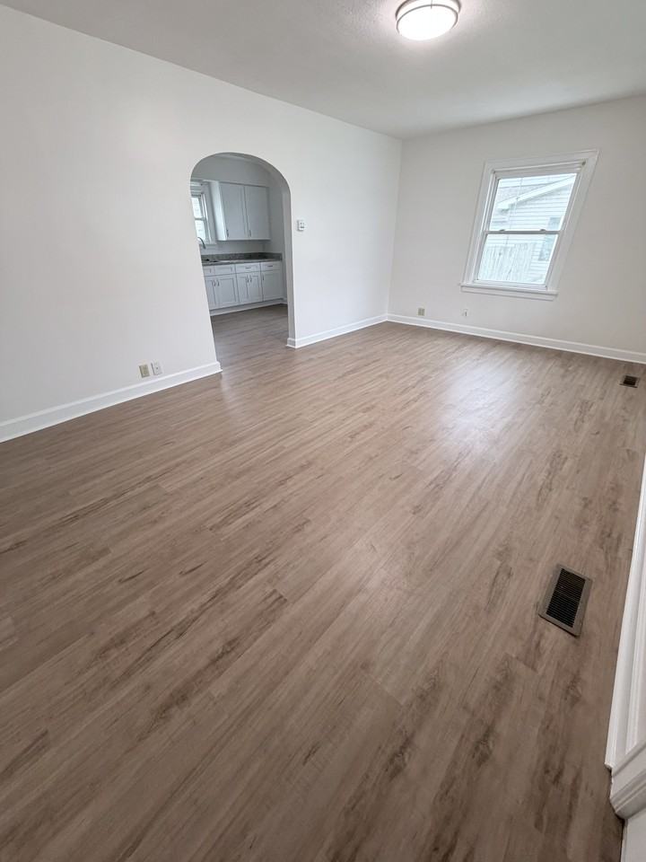 229 E Madison St - Photo 2 of 9