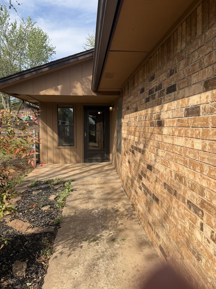 418 Britton Ct - Photo 2 of 18