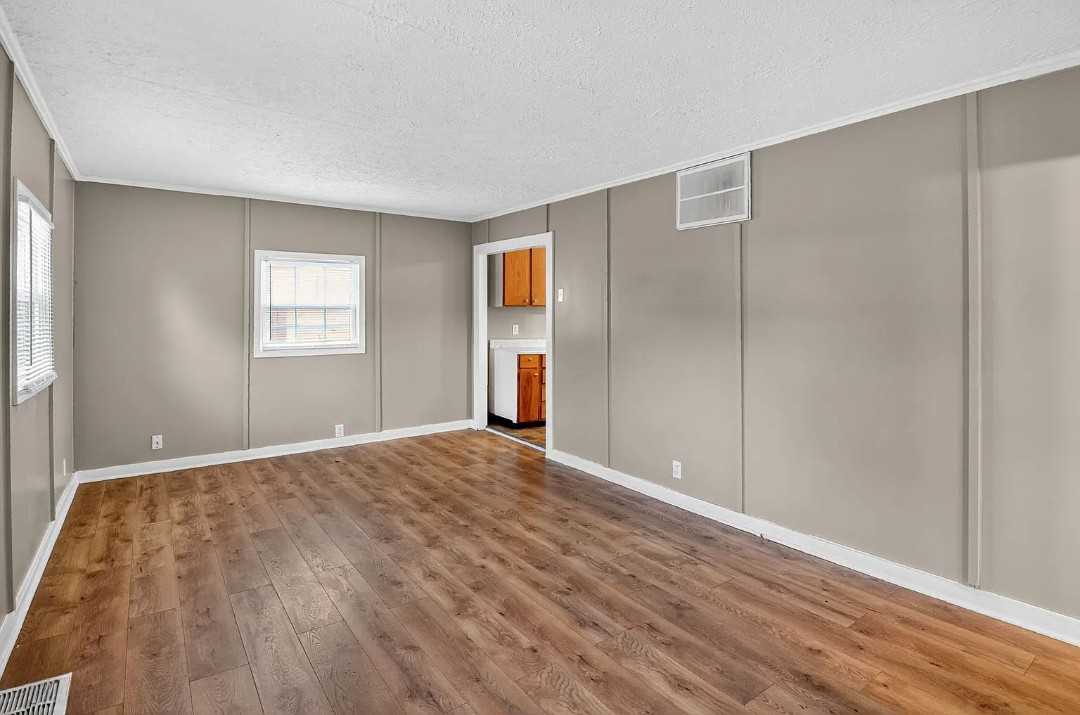 2343 Saint Peter St - Photo 4 of 15