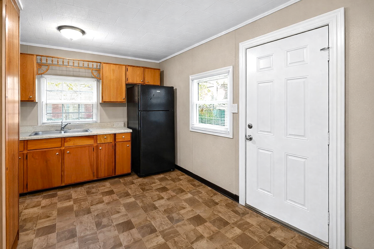 2343 Saint Peter St - Photo 6 of 15