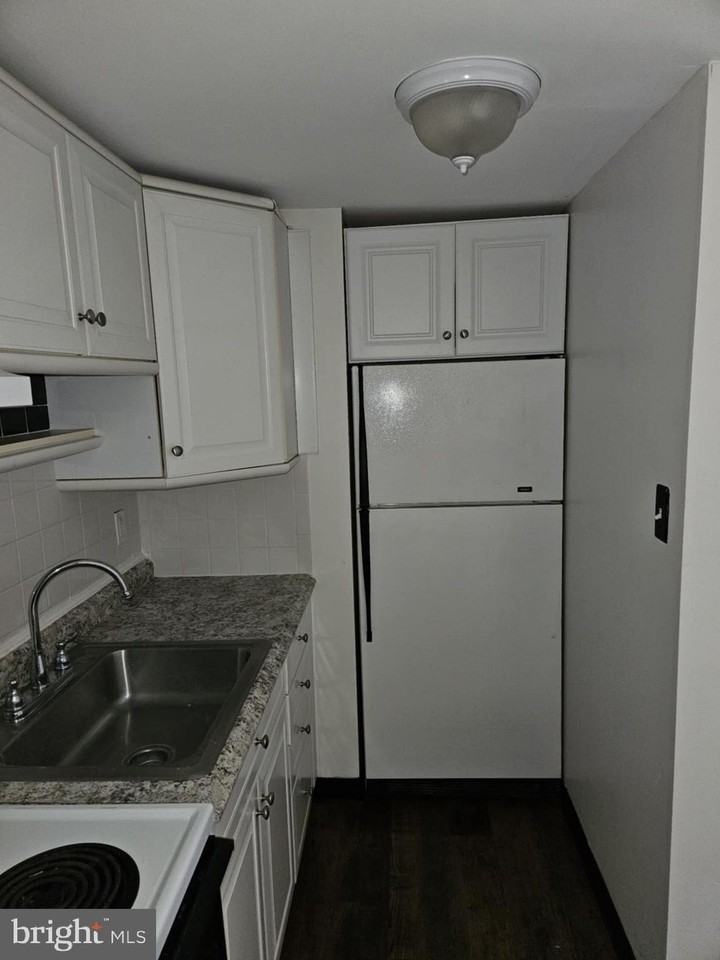 181 Park Ave Apt 6 - Photo 2 of 9