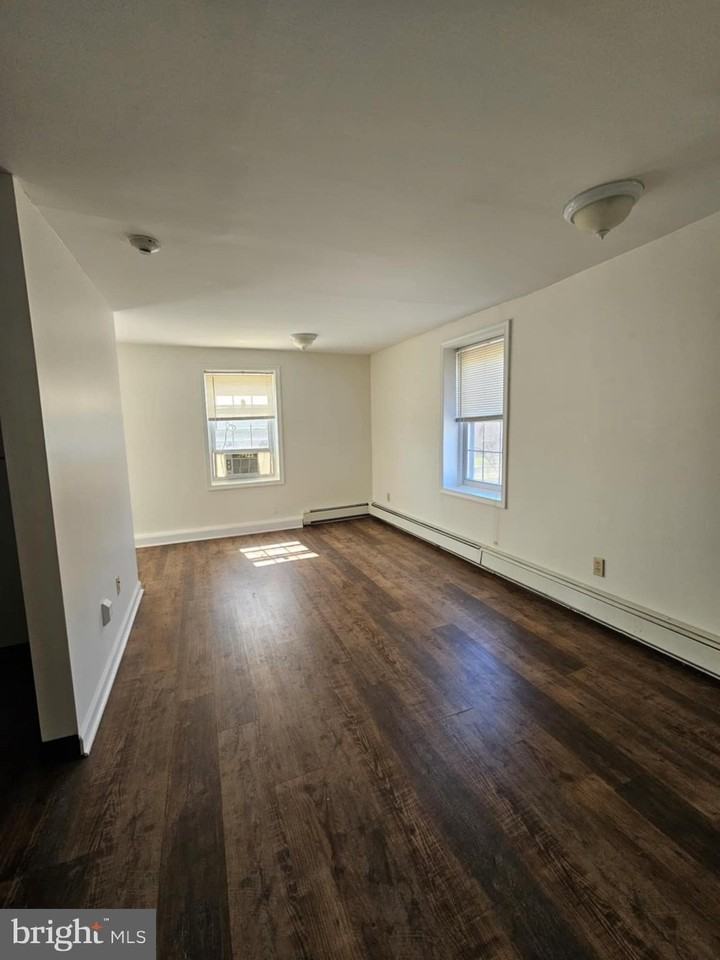181 Park Ave Apt 6 - Photo 3 of 9