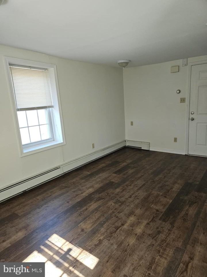 181 Park Ave Apt 6 - Photo 7 of 9