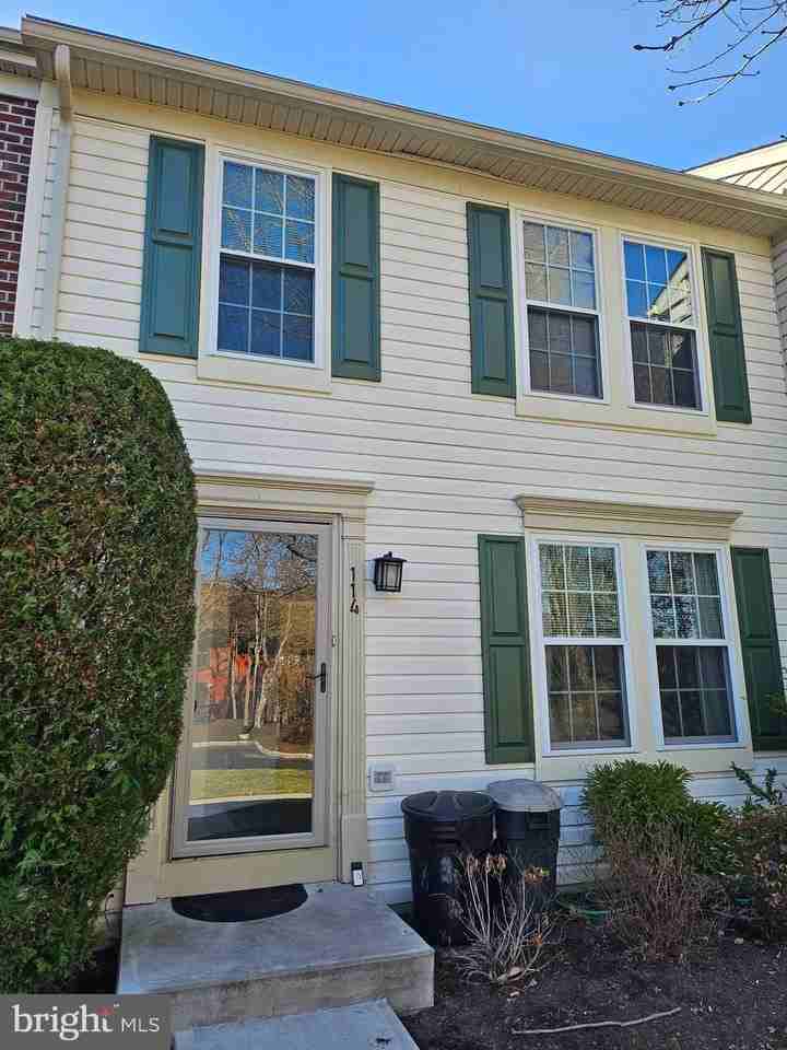 114 Madison Ct - Photo 2 of 23