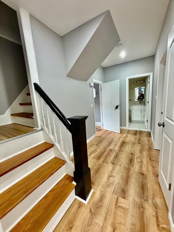 33 Moulton Ave - Photo 3 of 5