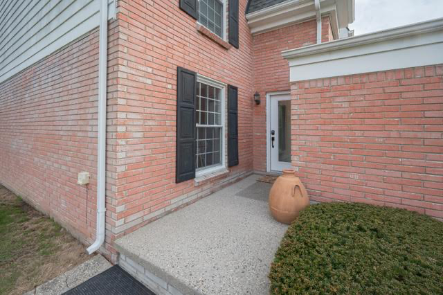 81 Stratford Manor Condo Association - Photo 2 of 19