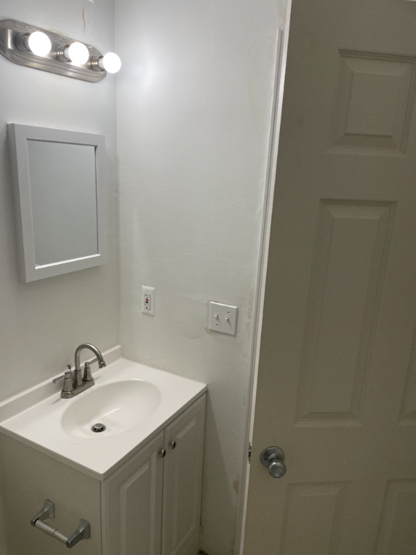 18401 Joy Rd #8 - Photo 5 of 6