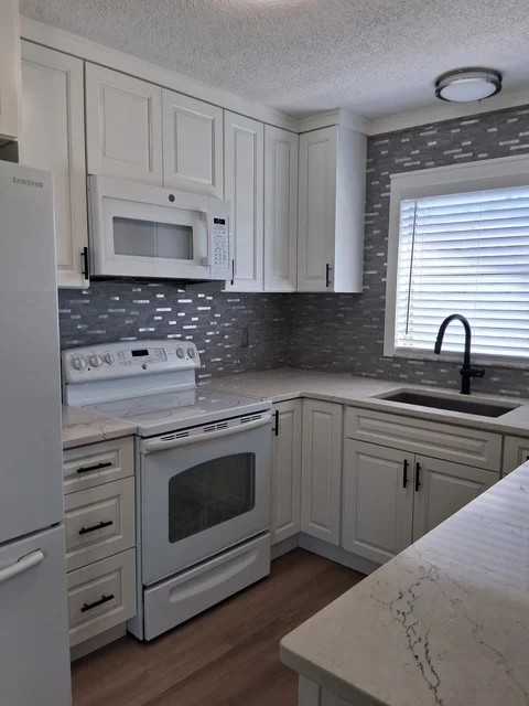 308 Banana St - Photo 6 of 25