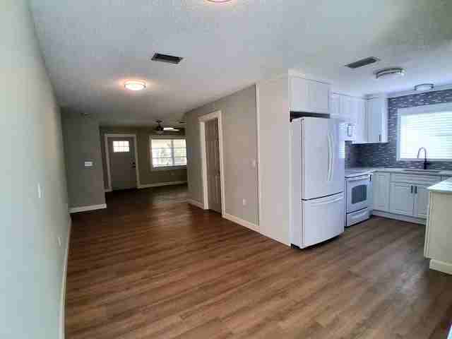 308 Banana St - Photo 7 of 25