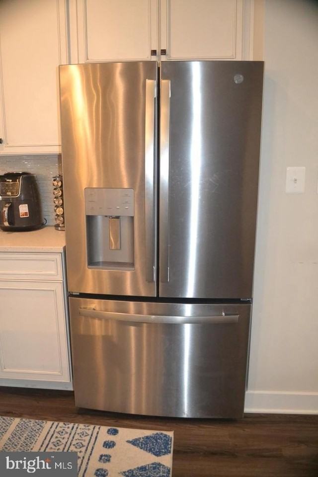 1015 Rampart Dr - Photo 4 of 37