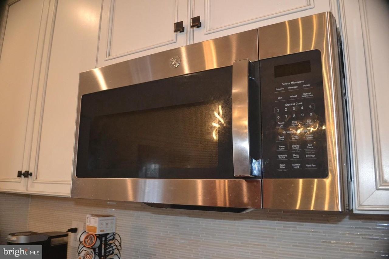 1015 Rampart Dr - Photo 6 of 37