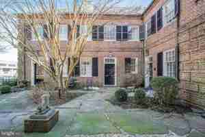 featured image of 1216 Sophia St