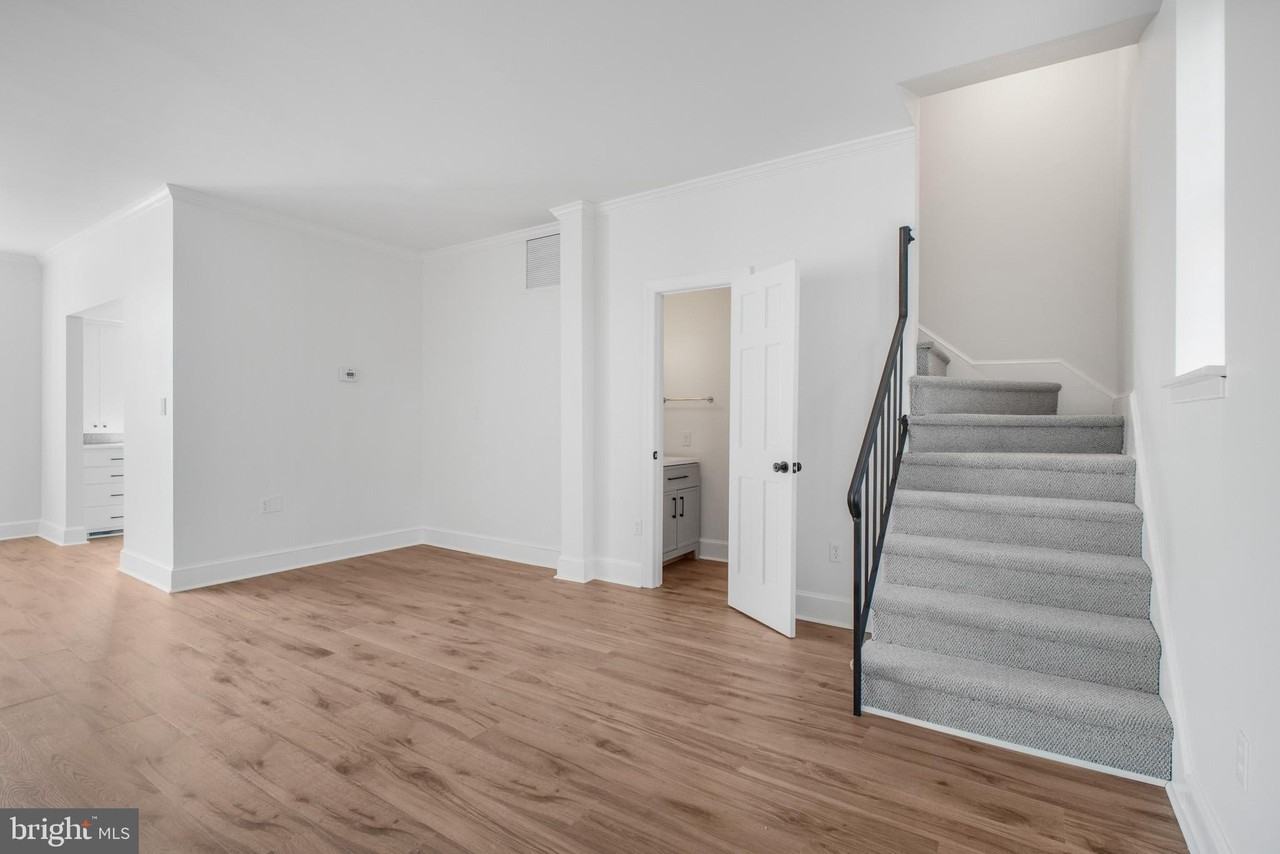 1216 Sophia St - Photo 4 of 31