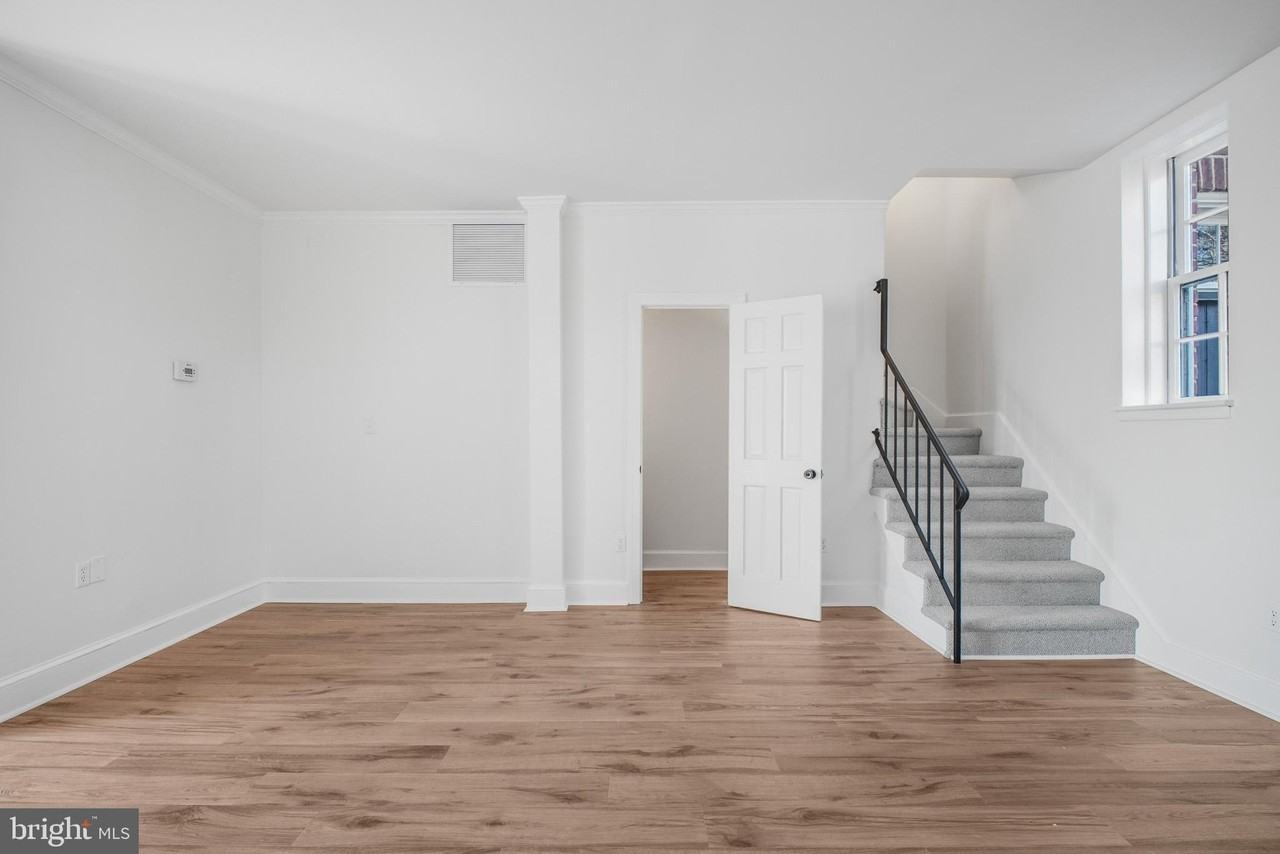 1216 Sophia St - Photo 5 of 31