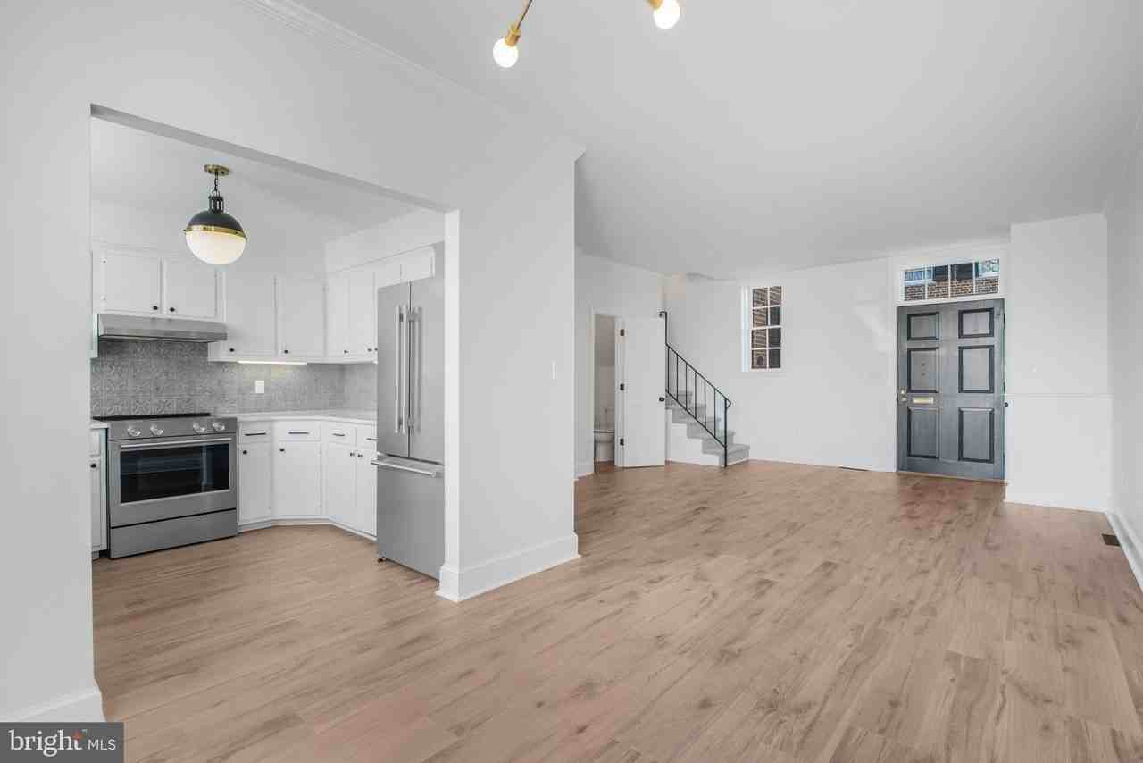 1216 Sophia St - Photo 6 of 31