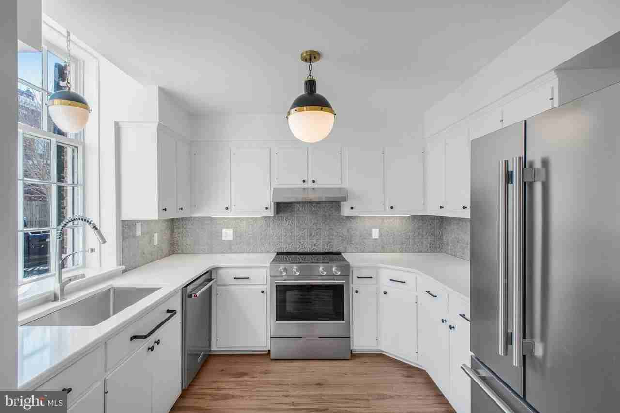 1216 Sophia St - Photo 7 of 31