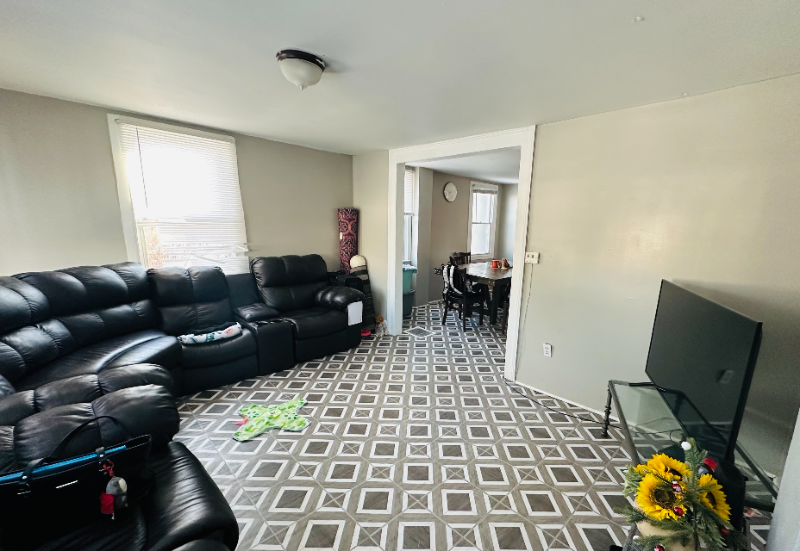 122 W Oneida St - Photo 2 of 7